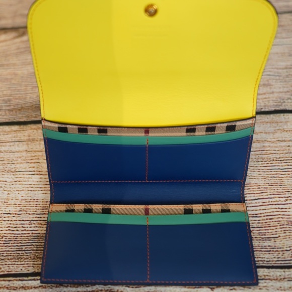 Burberry Cavendish Navy / Yellow Wallet NWT - Picture 3 of 8